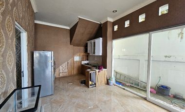 rumah besar 3 lantai view city di tengah kota balikpapan