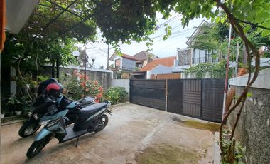 Rumah Lama Lokasi dekat Tol Tb Simatupang di daerah Jatipadang