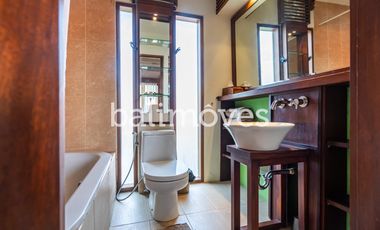 Dijual Villa Klasik Dan Luas 4 KT Di Tepi Pantai Sanur