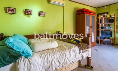 Dijual Villa Klasik Dan Luas 4 KT Di Tepi Pantai Sanur