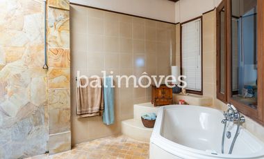 Dijual Villa Klasik Dan Luas 4 KT Di Tepi Pantai Sanur