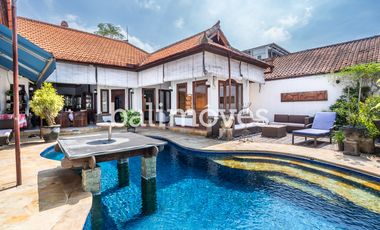 Dijual Villa Klasik Dan Luas 4 KT Di Tepi Pantai Sanur