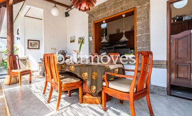 Dijual Villa Klasik Dan Luas 4 KT Di Tepi Pantai Sanur