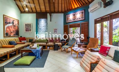 Dijual Villa Klasik Dan Luas 4 KT Di Tepi Pantai Sanur