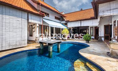 Dijual Villa Klasik Dan Luas 4 KT Di Tepi Pantai Sanur