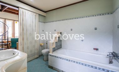 Dijual Villa Klasik Dan Luas 4 KT Di Tepi Pantai Sanur