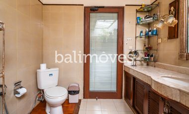 Dijual Villa Klasik Dan Luas 4 KT Di Tepi Pantai Sanur