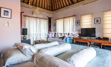 Dijual Villa Klasik Dan Luas 4 KT Di Tepi Pantai Sanur