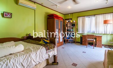 Dijual Villa Klasik Dan Luas 4 KT Di Tepi Pantai Sanur