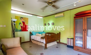 Dijual Villa Klasik Dan Luas 4 KT Di Tepi Pantai Sanur