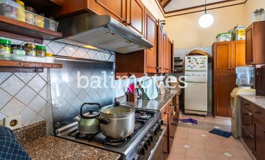 Dijual Villa Klasik Dan Luas 4 KT Di Tepi Pantai Sanur