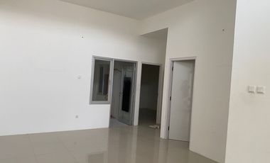 Disewakan rumah di Tropical Valley komplek CGC