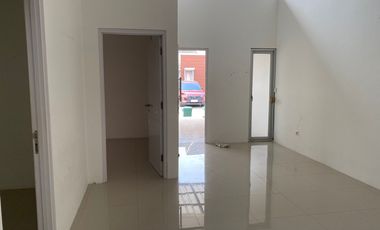 Disewakan rumah di Tropical Valley komplek CGC