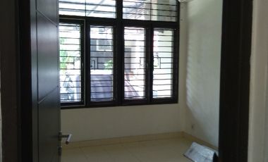 Rumah Minimalis, cantik, siap huni dekat stasiun LRT