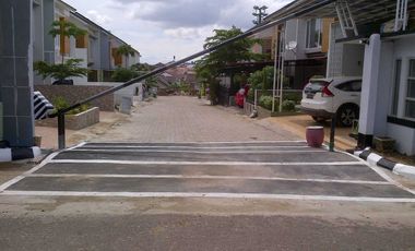 Dijual Rumah Mewah 140/136 Jl Enim Demang lebar Daun Palembang