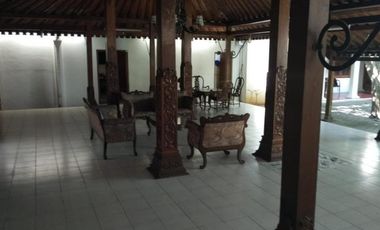 HOTEL STRATEGIS  DI PUSAT KOTA SOLO SURAKARTA