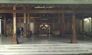 HOTEL STRATEGIS  DI PUSAT KOTA SOLO SURAKARTA