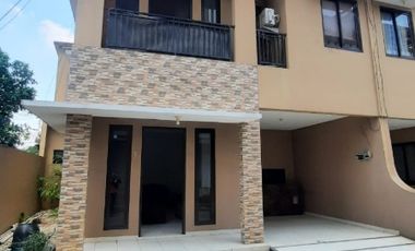 Di Sewakan Runah Townhouse Pejaten barat