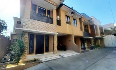 Di Sewakan Runah Townhouse Pejaten barat