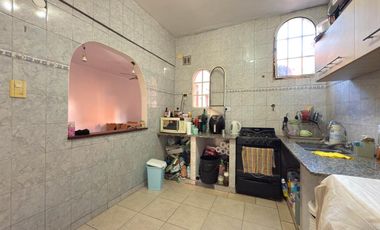 Departamento de 3 ambientes con balcon y terraza