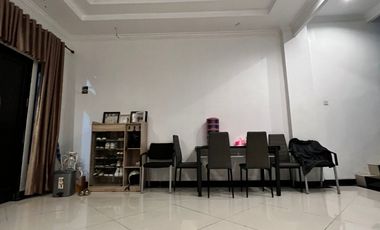 Dijual Rumah Modern 3 lantai Regency