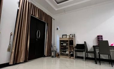 Dijual Rumah Modern 3 lantai Regency