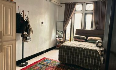 Dijual Rumah Modern 3 lantai Regency