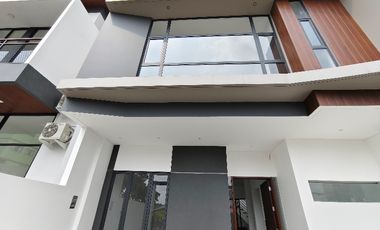 Jual Rumah MODERN desain HARGA MENARIK di Setraduta Setra duta dekat tol Pasteur Bandung