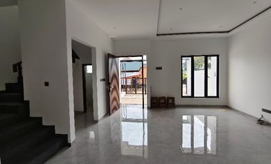 Jual Rumah MODERN desain HARGA MENARIK di Setraduta Setra duta dekat tol Pasteur Bandung
