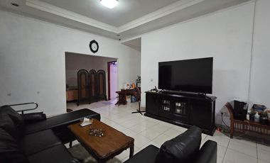 Disewakan Rumah Rapih lokasi startegis di Duren Sawit Jakarta Timur