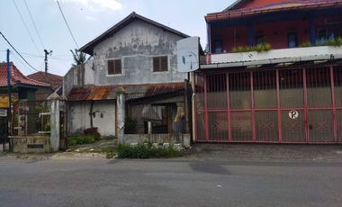 JUAL TANAH DAN BANGUNAN PINGGIR JALAN RAYA KALIURANG