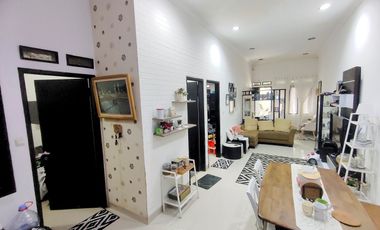 Rumah Minimalis Hampir Full Furnished di Taman Kopo Indah III Blok E