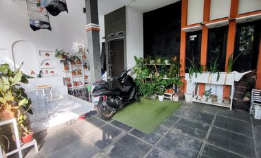 Rumah Minimalis Hampir Full Furnished di Taman Kopo Indah III Blok E