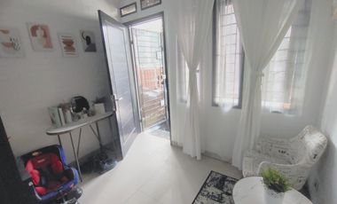 Rumah Minimalis Hampir Full Furnished di Taman Kopo Indah III Blok E