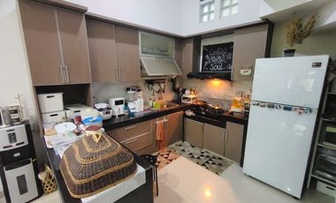 Rumah Minimalis Hampir Full Furnished di Taman Kopo Indah III Blok E