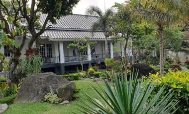 Di Jual Rumah rasa Villa di Mulyaharja,Bogor Selatan.