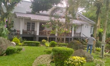 Di Jual Rumah rasa Villa di Mulyaharja,Bogor Selatan.