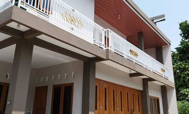 Dijual Rumah 2 lantai luas & strategis,cocok untuk home industry, Lt 1