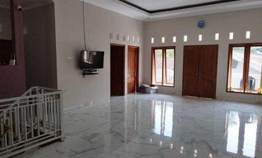 Dijual Rumah 2 lantai luas & strategis,cocok untuk home industry, Lt 1