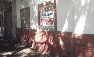CASA DE 2 1/2 AMBIENTES SOBRE LOTE PEQUEÑO Y BIEN UBICADO-