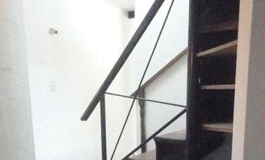 CASA DE 2 1/2 AMBIENTES SOBRE LOTE PEQUEÑO Y BIEN UBICADO-