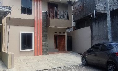 Rumah Mewah di Makam Haji Solo