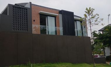 Dijual vila istimewa Taman dayu