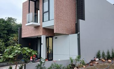 Dijual vila istimewa Taman dayu