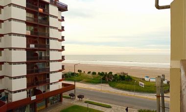 Muy lindo Mono ambiente con vista al mar