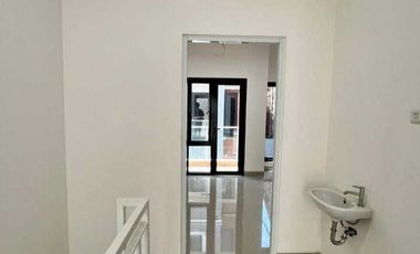 Dijual Rumah murah meriah SHM 2 kt 5 menit Kampus STIAMI Jakarta Pusat