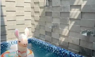 Dijual rumah dengan Fasilitas kolam renang Jatiwaringin Bekasi