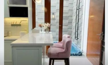 Dijual rumah dengan Fasilitas kolam renang Jatiwaringin Bekasi