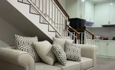 Dijual rumah dengan Fasilitas kolam renang Jatiwaringin Bekasi