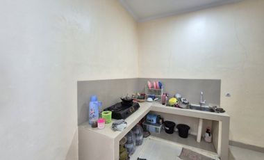 Rumah mewah dua lantai deket jalan raya